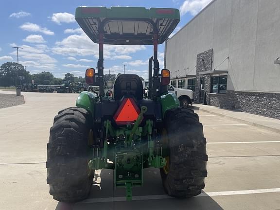 Image of John Deere 5060E equipment image 3