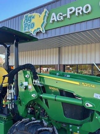 Image of John Deere 5060E equipment image 3