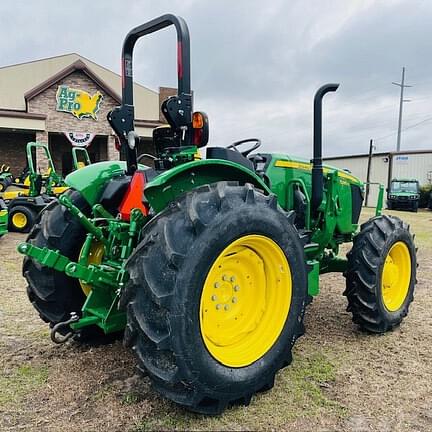 Image of John Deere 5060E equipment image 3