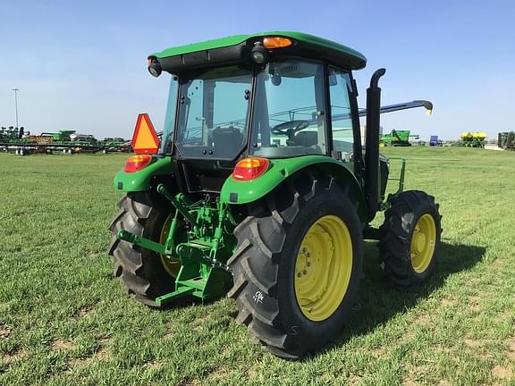 Image of John Deere 5060E equipment image 3