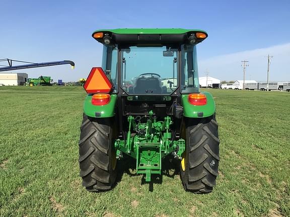 Image of John Deere 5060E equipment image 4