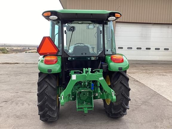 Image of John Deere 5060E equipment image 4