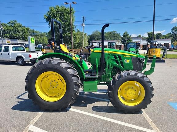 Image of John Deere 5060E equipment image 4