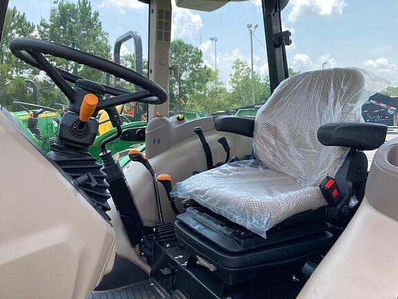Image of John Deere 5060E equipment image 4