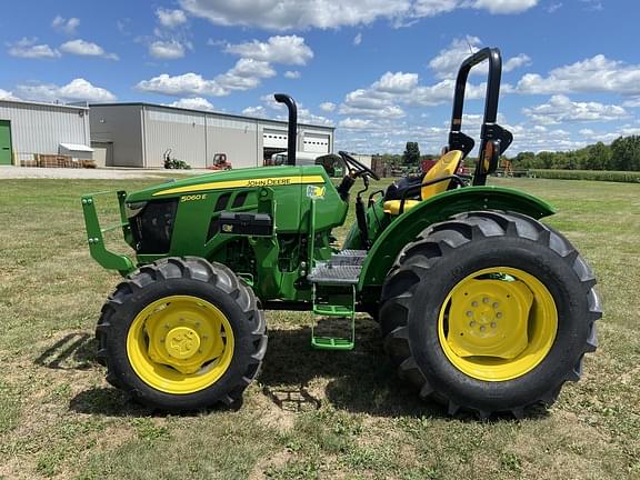 Image of John Deere 5060E equipment image 2