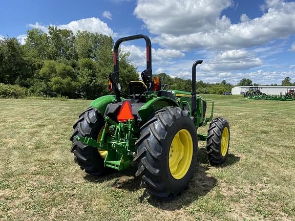 Image of John Deere 5060E equipment image 3