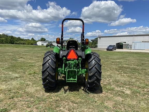 Image of John Deere 5060E equipment image 4