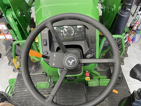 Image of John Deere 5060E equipment image 3