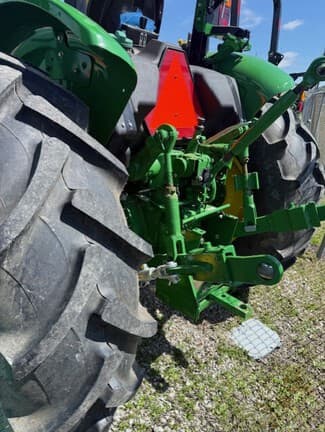 Image of John Deere 5060E equipment image 2