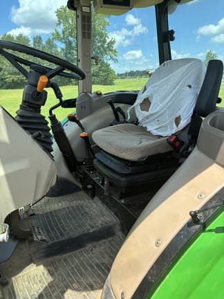 Image of John Deere 5060E equipment image 4