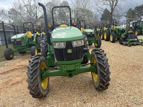 Image of John Deere 5060E equipment image 3
