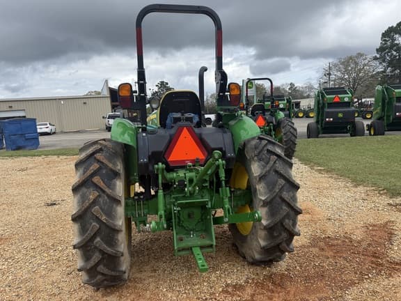 Image of John Deere 5060E equipment image 4