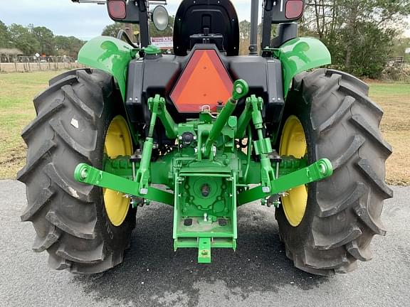 Image of John Deere 5060E equipment image 3