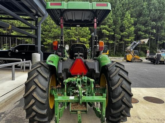 Image of John Deere 5060E equipment image 4