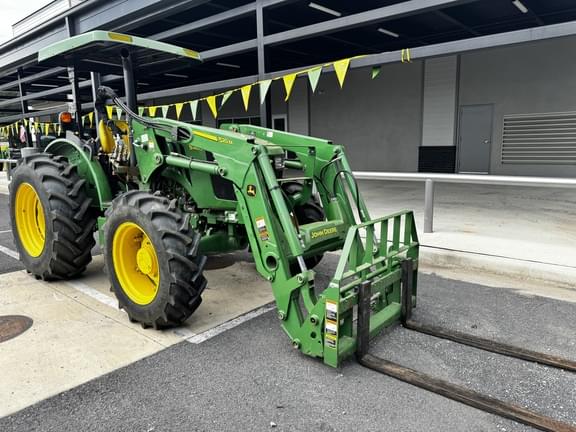 Image of John Deere 5060E equipment image 1