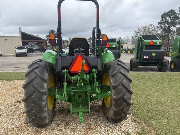 Image of John Deere 5060E equipment image 3