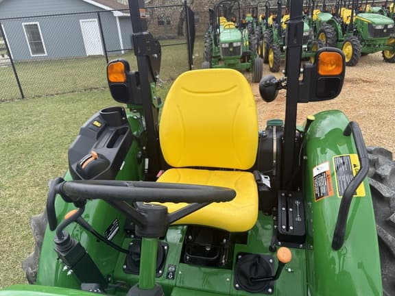 Image of John Deere 5060E equipment image 4