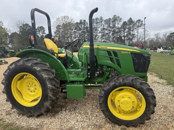Image of John Deere 5060E equipment image 2