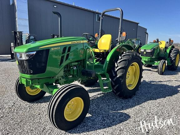 Image of John Deere 5060E equipment image 1