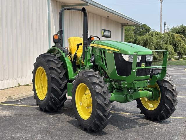 Image of John Deere 5060E equipment image 2