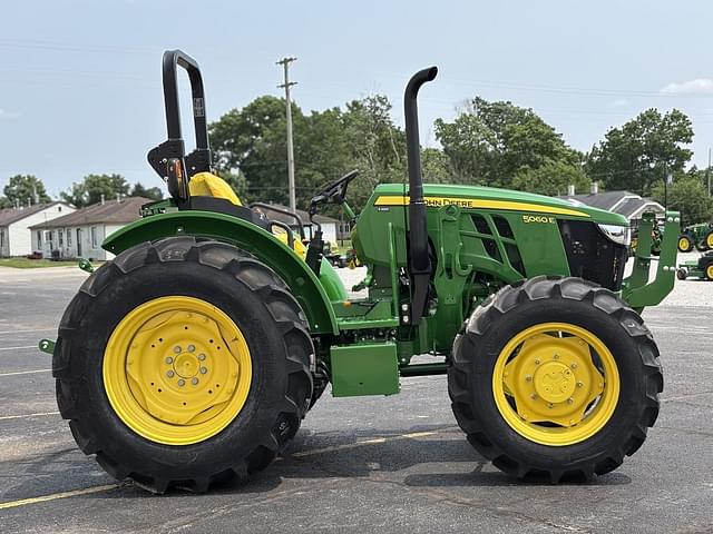 Image of John Deere 5060E equipment image 3
