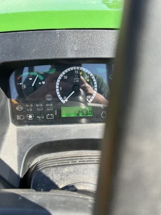 Image of John Deere 5060E equipment image 4