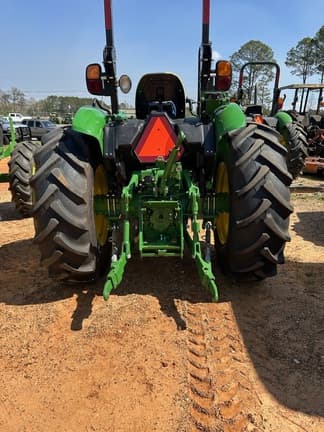 Image of John Deere 5060E equipment image 3