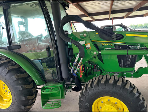 Image of John Deere 5060E equipment image 4
