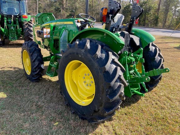 Image of John Deere 5060E equipment image 2