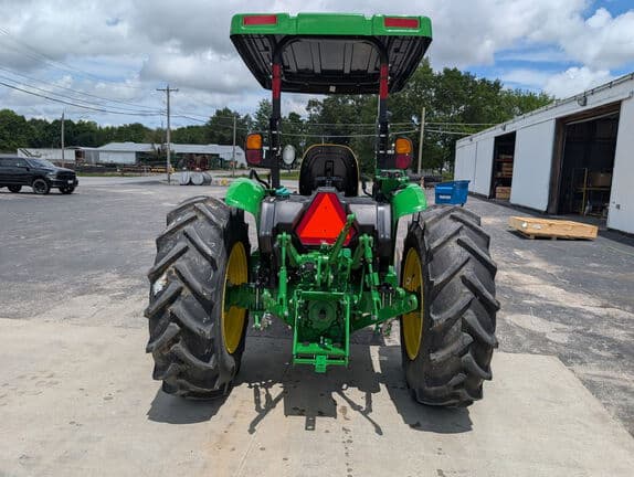 Image of John Deere 5060E equipment image 3