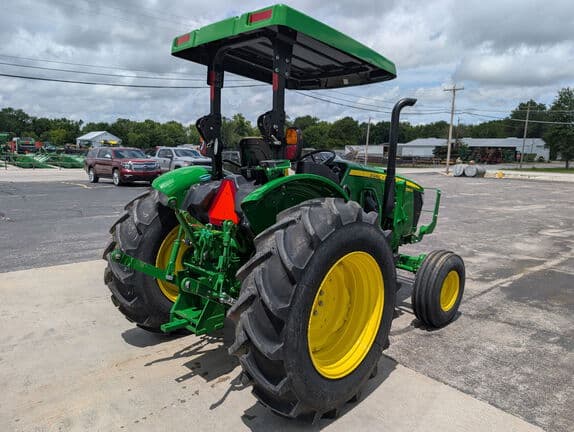 Image of John Deere 5060E equipment image 4