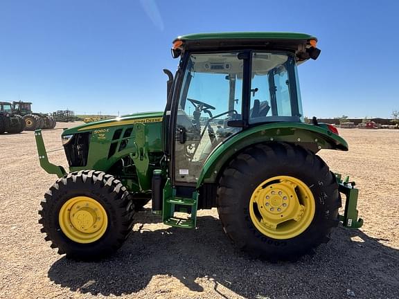 Image of John Deere 5060E equipment image 1