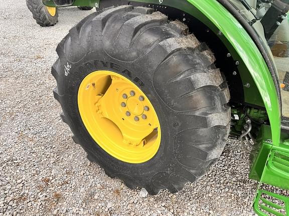 Image of John Deere 5060E equipment image 3