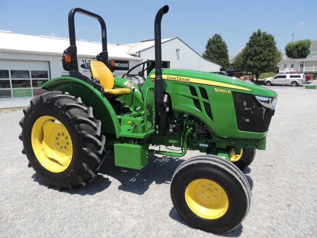 Image of John Deere 5060E equipment image 2