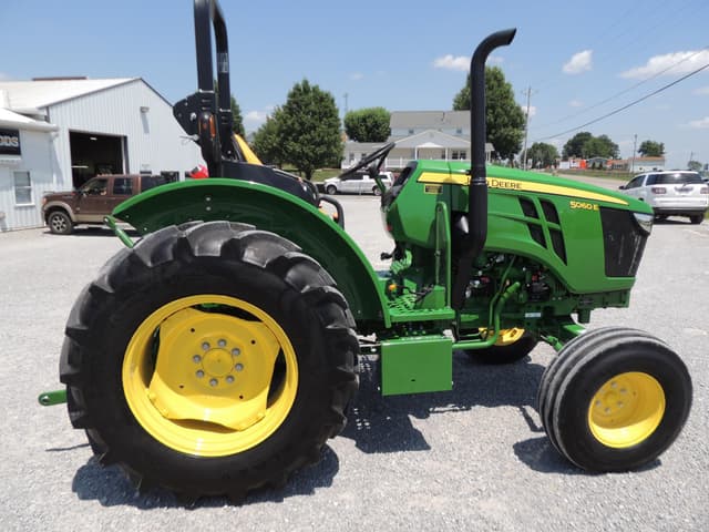 Image of John Deere 5060E equipment image 3