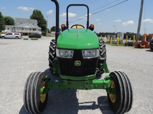 Image of John Deere 5060E equipment image 4