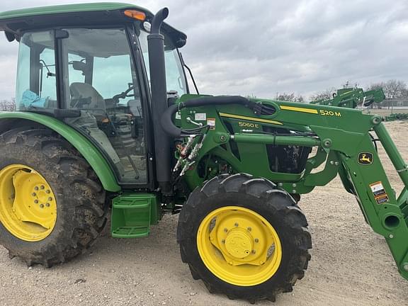 Image of John Deere 5060E equipment image 4