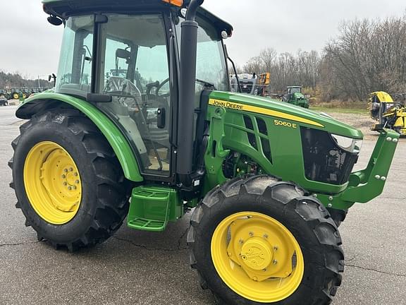 Image of John Deere 5060E equipment image 2