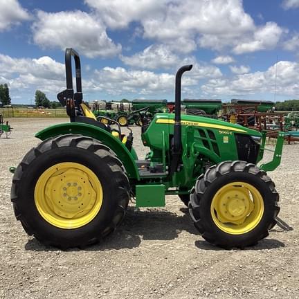 Image of John Deere 5060E equipment image 3