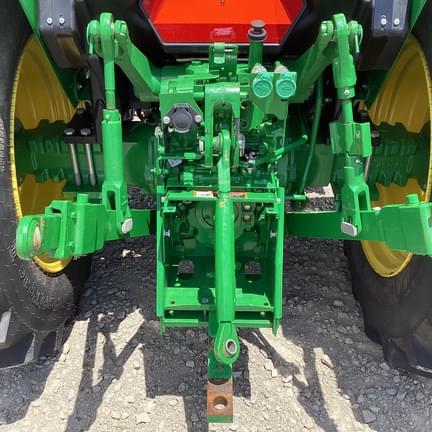 Image of John Deere 5060E equipment image 4