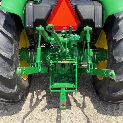 Image of John Deere 5060E equipment image 4