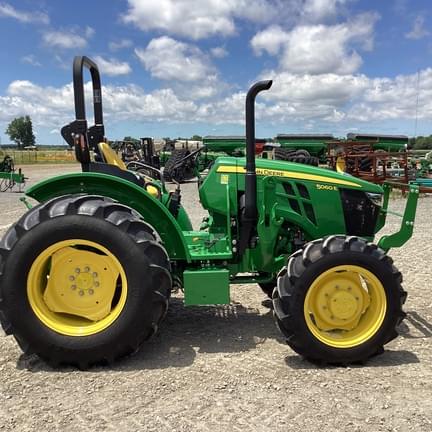 Image of John Deere 5060E equipment image 3