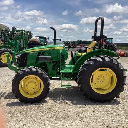 Image of John Deere 5060E equipment image 1