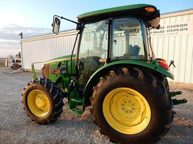 Image of John Deere 5060E equipment image 2