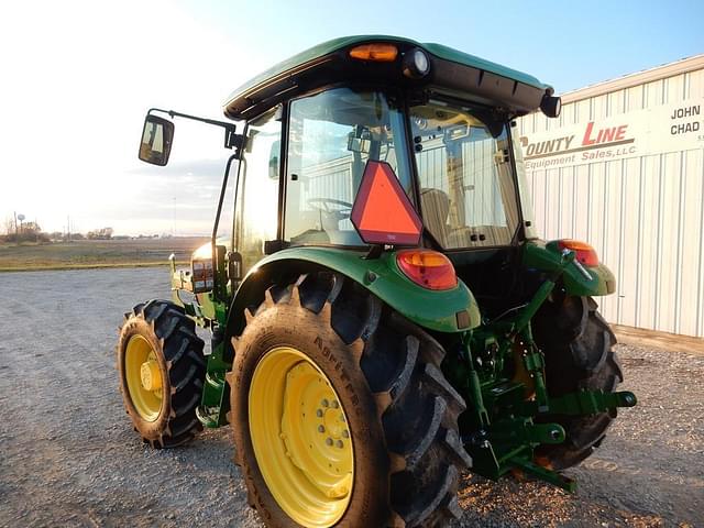 Image of John Deere 5060E equipment image 3