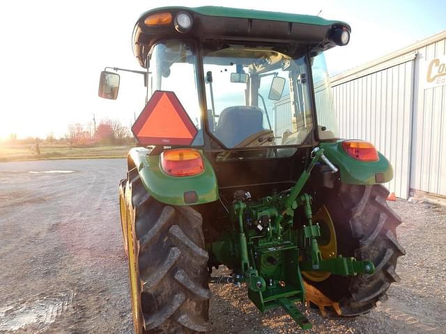 Image of John Deere 5060E equipment image 4