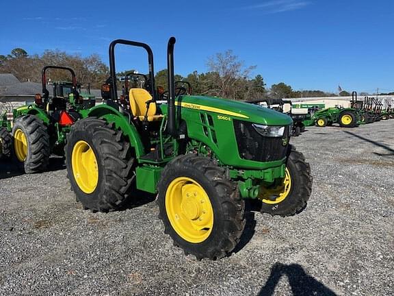 Image of John Deere 5060E equipment image 1