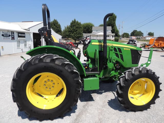Image of John Deere 5060E equipment image 3