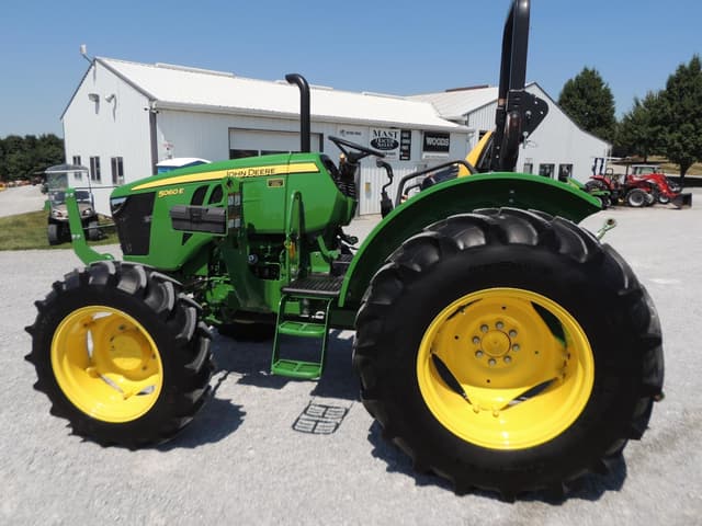 Image of John Deere 5060E equipment image 1
