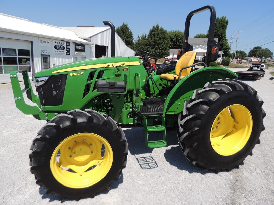 Image of John Deere 5060E Primary image